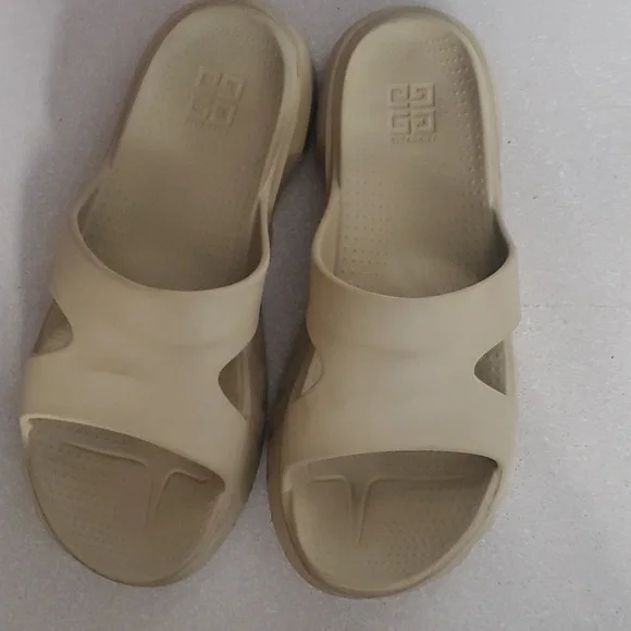 Givenchy sand color slides size 12 Marshmallow Givenchy Marshmallow platform slides Givenchy main image 4